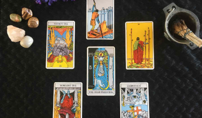 Um valor por uma tiragem de Tarot 