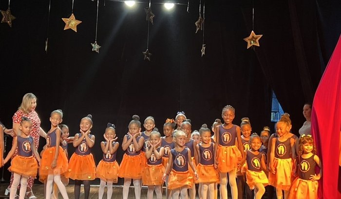 Ajude o projeto a conseguir os espelhos para as aula de ballet