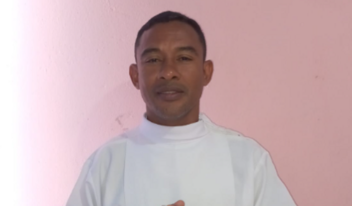 AQUISIÇÃO PARA VESTES LITURGICA