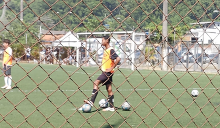 AJUDE MEU FILHO ANTONY RIBEIRO LOPES A VIAJAR EM DEZEMBRO PARA JOGAR PELO SANTOS F.C. E