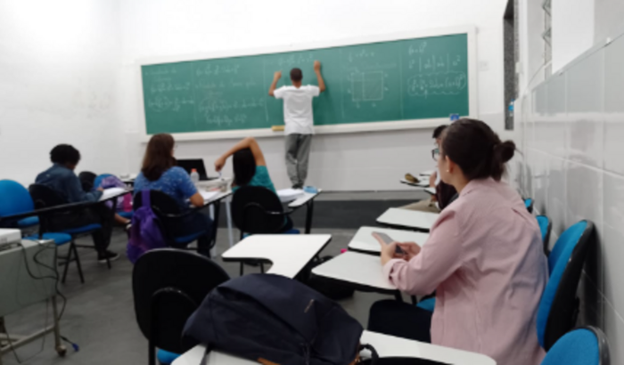 Ajude a ONG Fênix a continuar com o curso pré-vestibular!