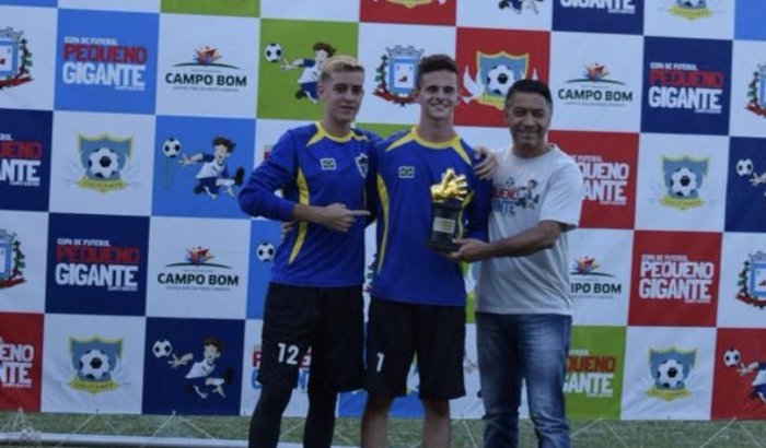 Ajude Matheus a Jogar em Portugal