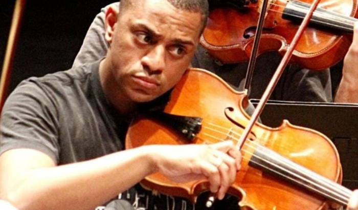 Ajuda para comprar viola e acessórios roubados.