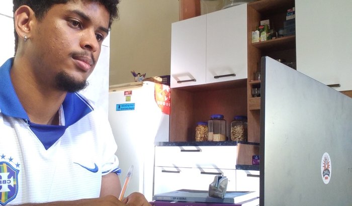 "O que acontece quando um jovem do interior se propõe a sonhar ? " 
