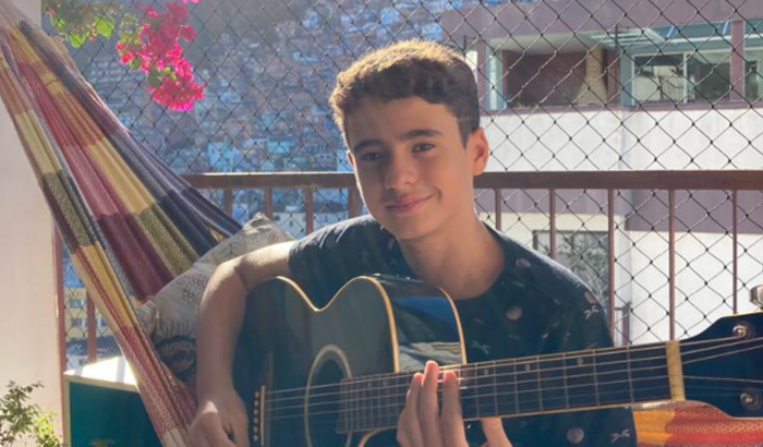 Ajude Arthur a se tornar um guitarrista! 🎸🎶