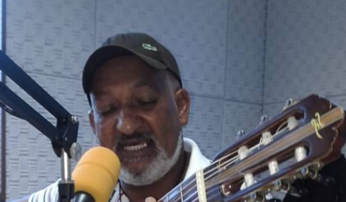 Tocar música em plataforma. Paga.