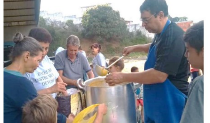 Doar é alimentar com amor