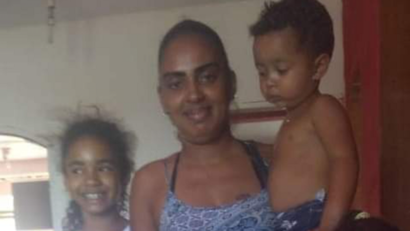 Ajuda a compra comidas e roupas para Edilene e seus filhos.