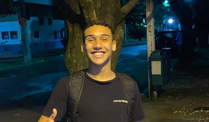 PRECISO DE UMA CHUTEIRA PRA DAR AULAS