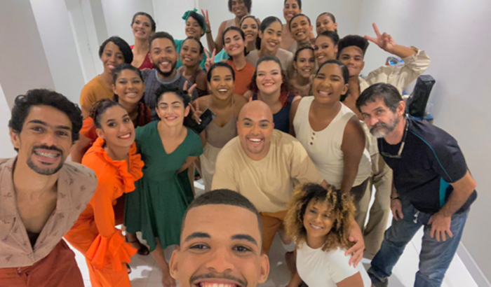 Ajude os bailarinos do laboratório à irem pra joinville