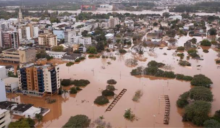 Ajudar as pessoas da tragédia no Rio Grande do Sul 😔❤️