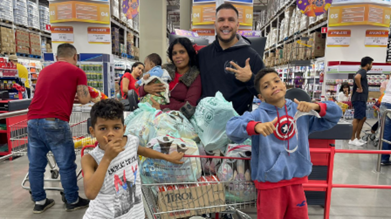 Vamos ajudar a Elaine a Comprar uma Geladeira e um Armário!