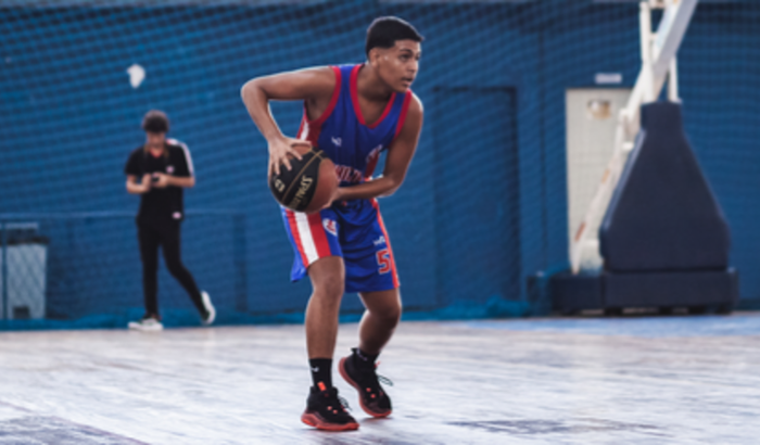 Ajudar numa viagem de basquete 