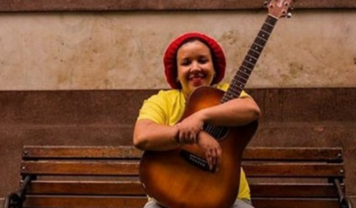 Ajude Malu Morais a conseguir um violão!!