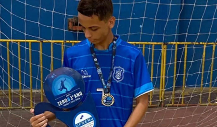 me ajude com qualquer quantia para me ajudar a disputar a copa santa catarina pelo Olária,qualquer quantia será aceita!