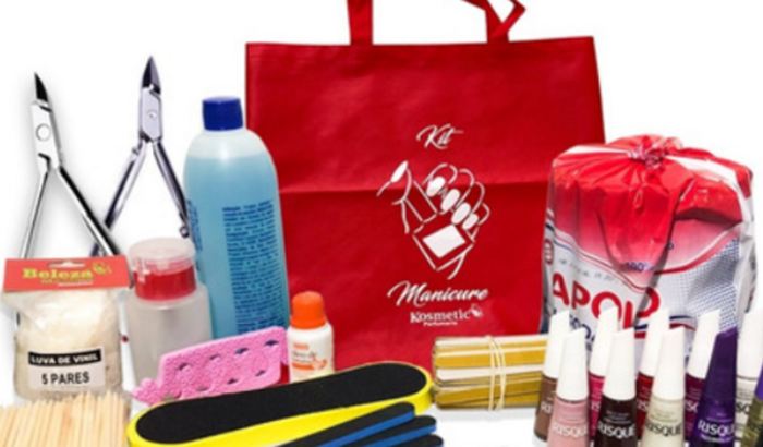 AJUDAR UMA AMIGA A COMPRAR MATERIAIS DE MANICURE