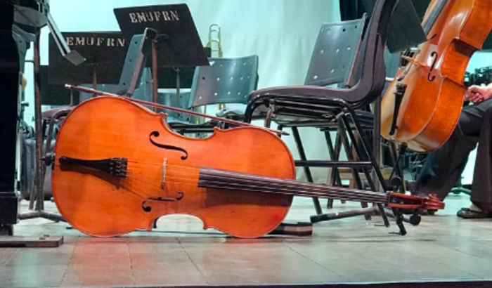 Reposição de violoncelo roubado