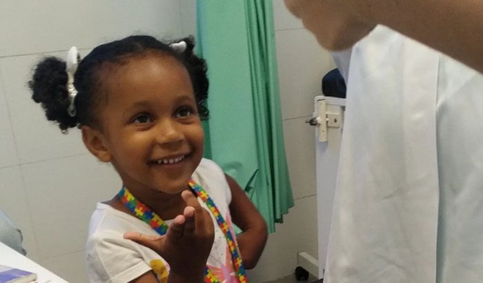 Ajuda a antonella com exames de custo alto.