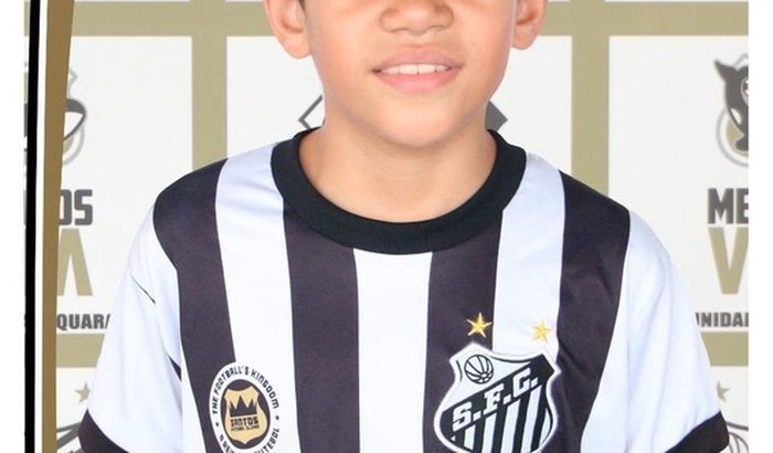 Ajude o Menino Lucas a ser um Jogador de Futebol.