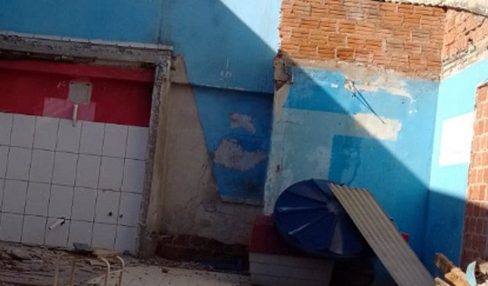 CONSTRUÇÃO DE CASA DEMOLIDA  DEVIDO  EXCESSO  DE CHUVAS