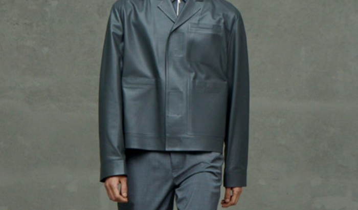 ME AJUDEM A COMPRAR ROUPA DA PRADA?