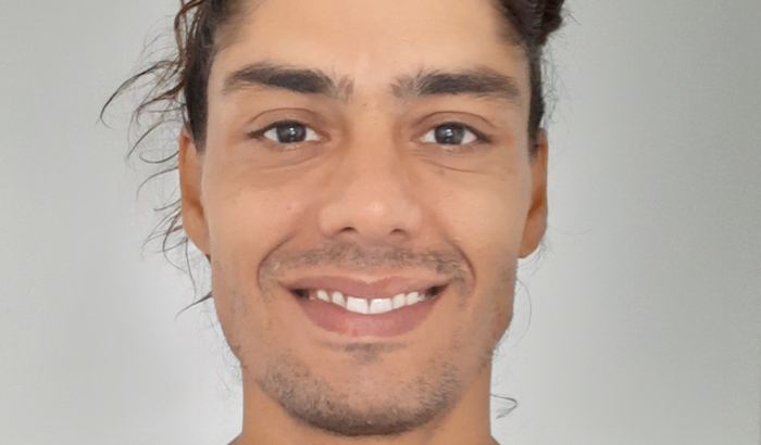 RAJAH MC três meses de aluguel atrasado e comprar comida. 