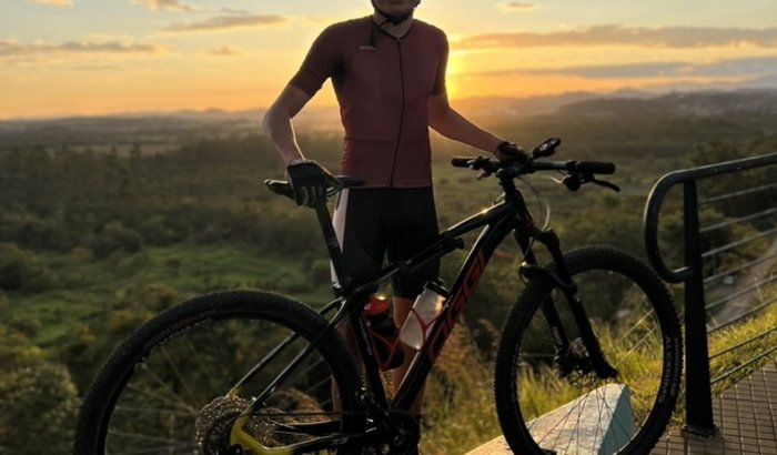 Ajuda para o ciclista Cauê.