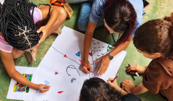 Ajude-nos a colorir a vida de jovens estudantes da escola EEPAC