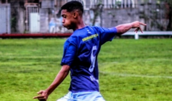 Ajudar para fazer uma avaliação em três corações no time de futebol 