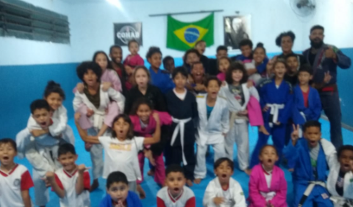 Adote um aluno e crie um vencedor 