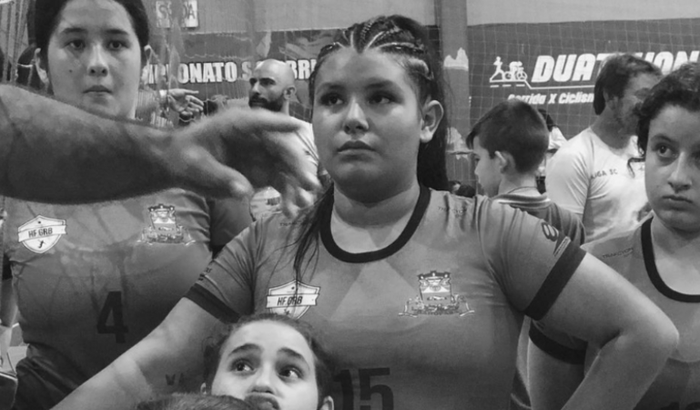 Ajude uma atleta de handebol 