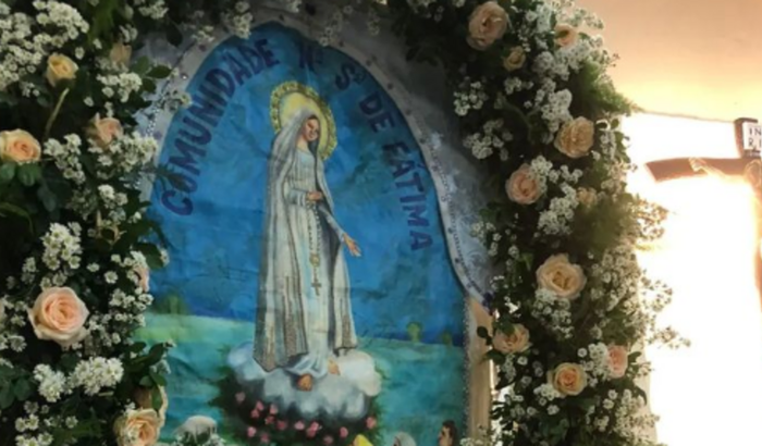 Ajudando minha Mae em um proposito de fé.