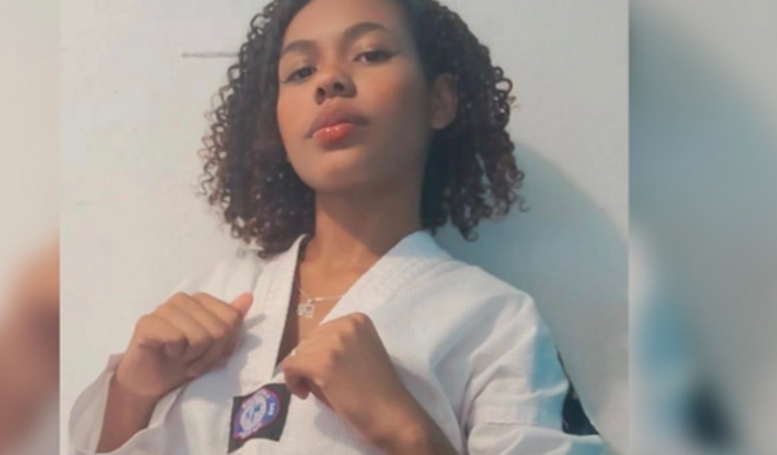 AJUDA UMA ATLETA 