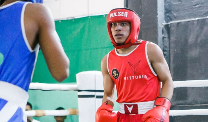 Ajuda para comprar a passagem para o campeonato de boxe no Paraná .