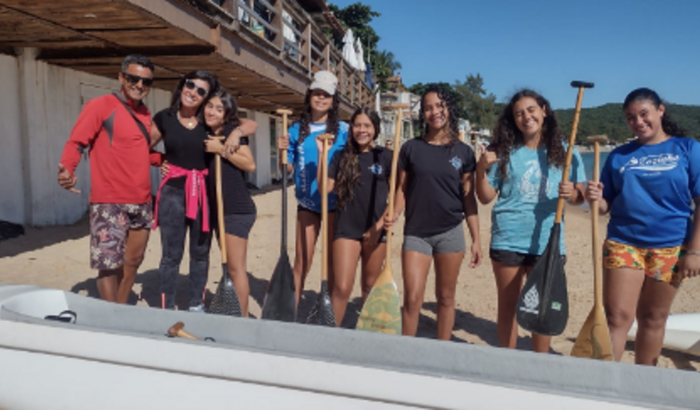 em prol a ida da equipe feminina ao campeonato