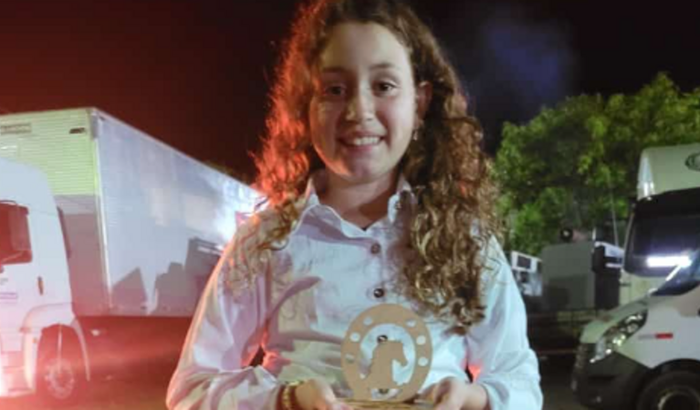 Ajude Raphaela Simão