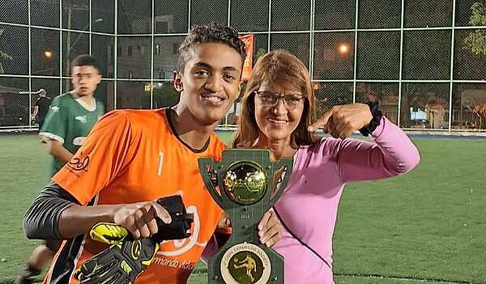 Ajudar meu filho Victor goleiro 