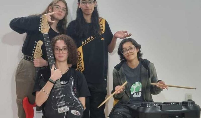 Ajude nossa banda a comprar um baixo!