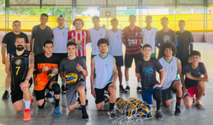 Ajuda para a compra de uniformes e estadia para ida a um torneio