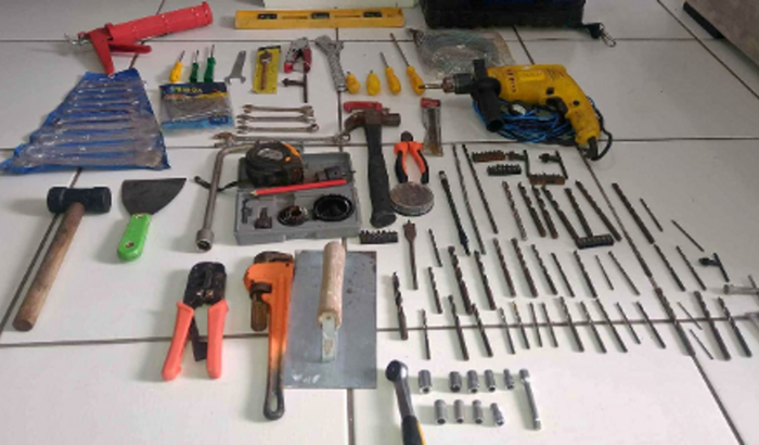 Comprar novamente ferramentas de trabalho que foram furtadas junto com o carro