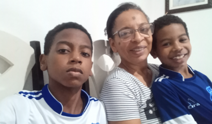 Ajude dois irmãos, Atletas mirim a adquirir seus uniformes, chuteira e acessórios