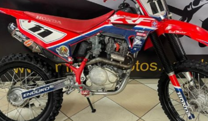 Apoio para corrida motocross 