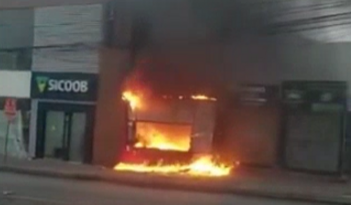 Recomeço após um incêndio - Lanchonete Conversat