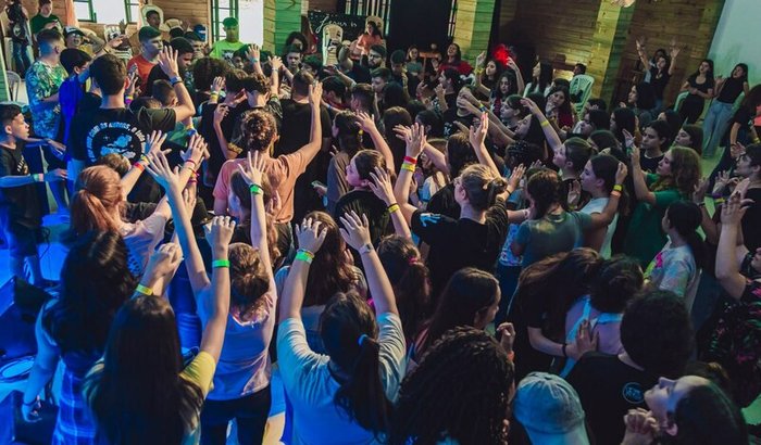 Ajuda 5 adolescentes irem ao retiro teens