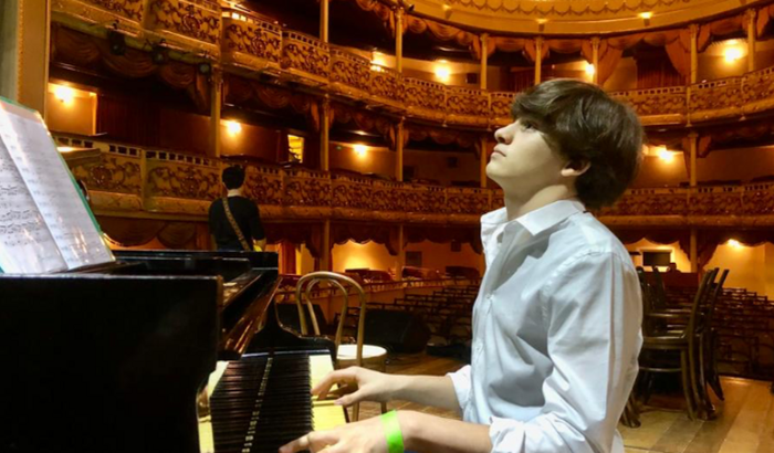 Andre Camargo canta Beatles  - gravacao de audio visual