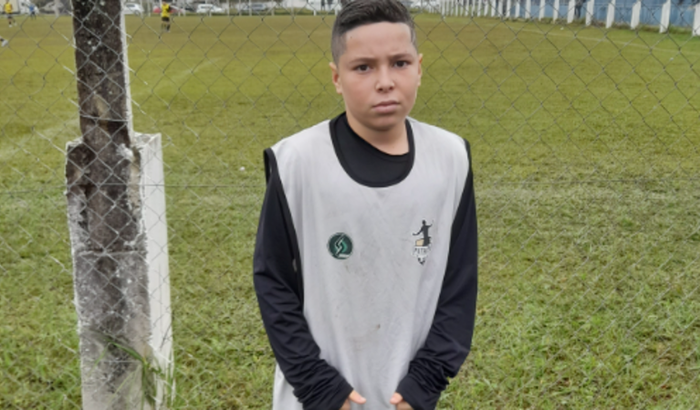 Ajuda para peneira de futebol em outro estado.