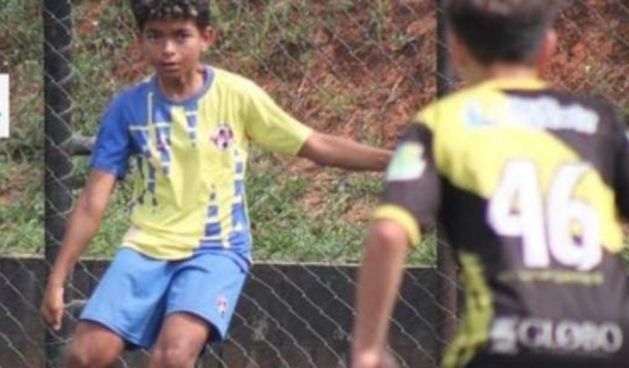 Ajuda para o atleta Marcos para disputa de campeonato de futebol 