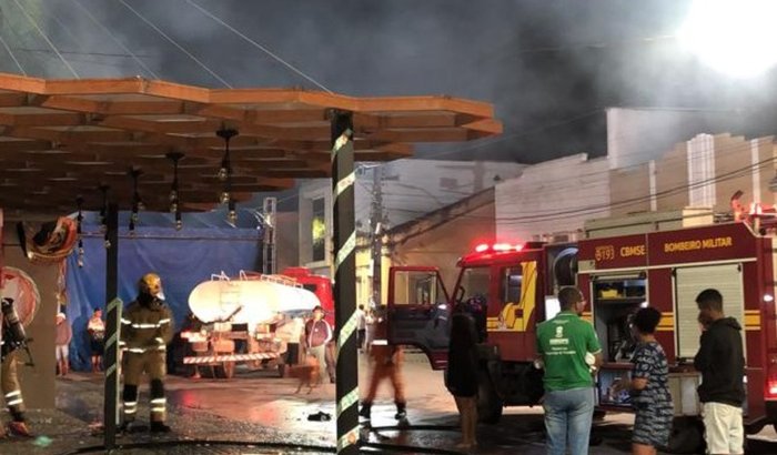 AJUDA  PRA RECONSTRUÇÃO DA LANCHONETE PICA PAU LANCHES DEVIDO UM INCÊNDIO.
