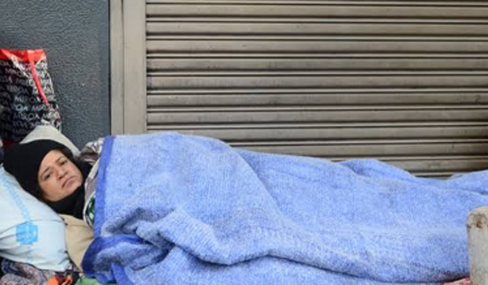 Me ajudem me encontro em situação de rua, chego a época do frio tenho um filho, por favor vor!