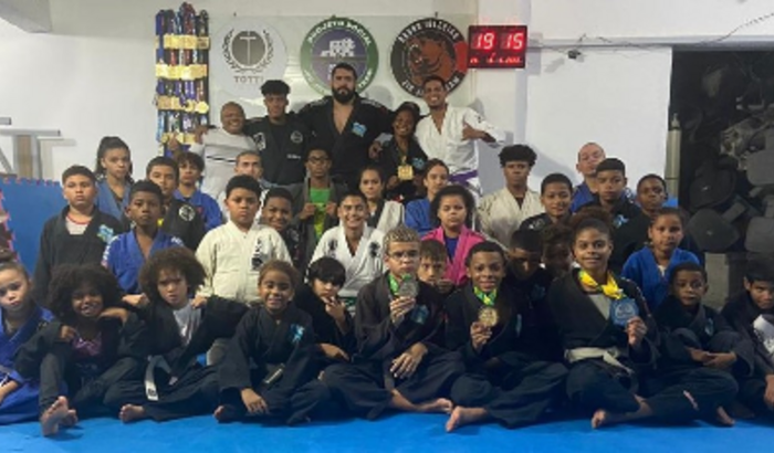 Jiu Jitsu na Favela Babilônia - Fábrica de Campeões